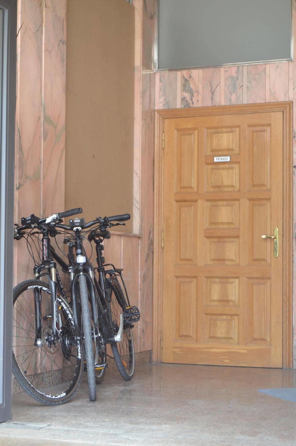 Duerming Villa De Sarria Hotel Bagian luar foto