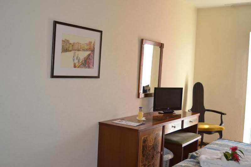 Duerming Villa De Sarria Hotel Bagian luar foto